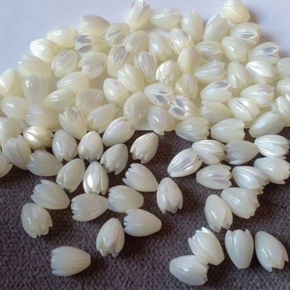 Handmade Pikake Mother of Pearl Pakalana Floral Pineapple Beaded 7" Bracelet - Picture 6 of 6